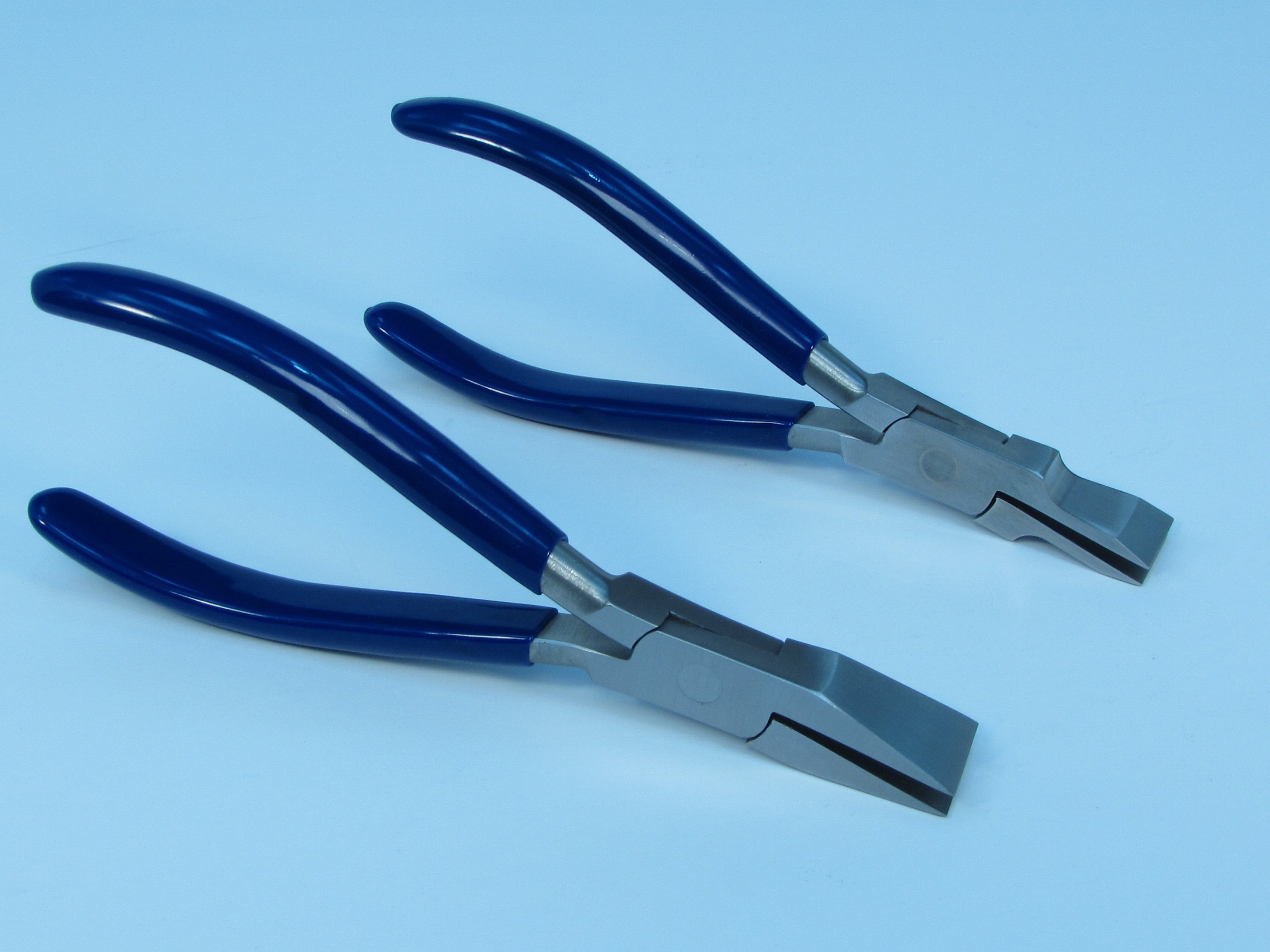 Excelta Flat Nose Pliers Duck bill nose; Smooth jaw; Overall